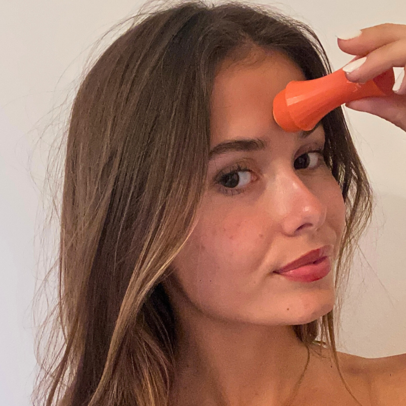 Oil-absorbing face roller - Volcanic Stone