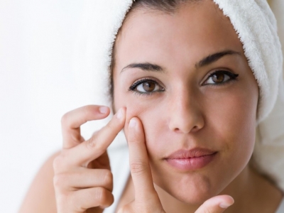 5 causes qui provoquent des boutons d’acné 